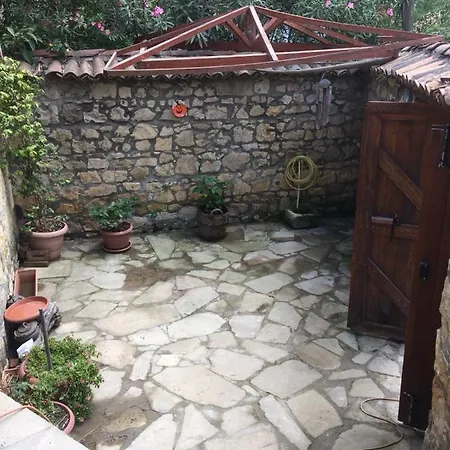 Kazdaglarinda Tas Ev בקתה *